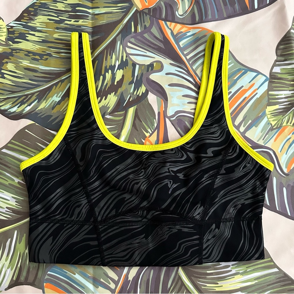 Like new Fabletics reversible shine sports bra